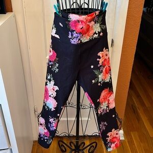 Peloton Cadence Legging Asian Heritage Month Limited Edition Floral-Size L